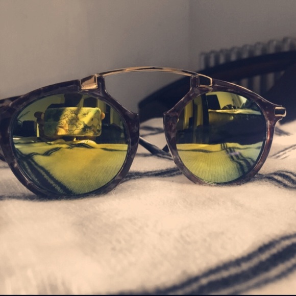 Accessories - Sunglasses